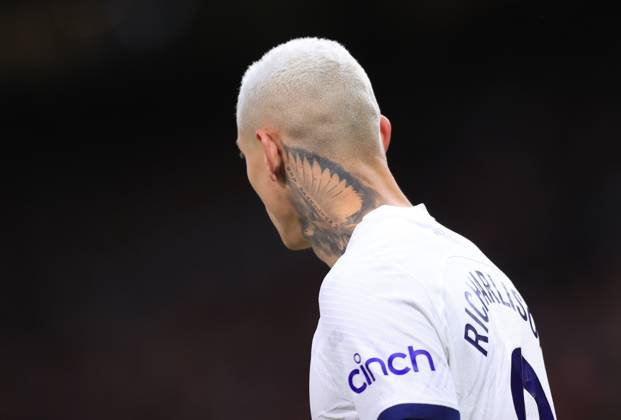 Manchester United gegen Tottenham Hotspur 14. Januar 2024 Premier League Manchester United gegen Tottenham Hotspur eine große Tätowierung am Hals von Richarlison von Tottenham Hotspur Foto Simon Stacpoole Abseits Manchester UK Copyright: xSimonxStacpoolexOffside