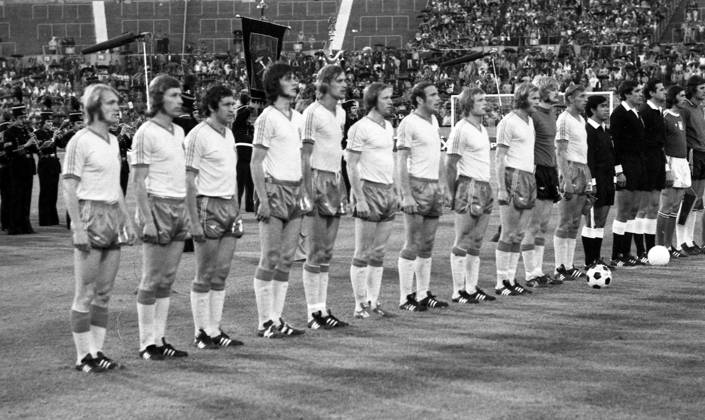26 06 74 Sweden Poland Germany, Stuttgart, 26 06 1974, Soccer, World Cup 1974 in Germany, Sweden Poland 0 1 Team Squad Sweden f l Roland Sandberg, Conny Torstensson, Roland Grip, Ralf Edström, Staffan Tapper, Björn Nordqvist, Ove Grahn, Björn Andersson, Kent Karlsson, Ronnie Hellström, Bo Larsson