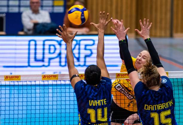 23 01 2024 Volleyball Bundesliga VfB Suhl Lotto Thüringen SSCPalmberg Schwerin f l Jazmine White 14 SSC Palmberg Schwerin ,Lena Kindermann 13 VfB Suhl Lotto Thüringen and Elles Dambrink 15 SSC Palmberg Schwerin Action Press photo Gerhard König Volleyball Bundesliga