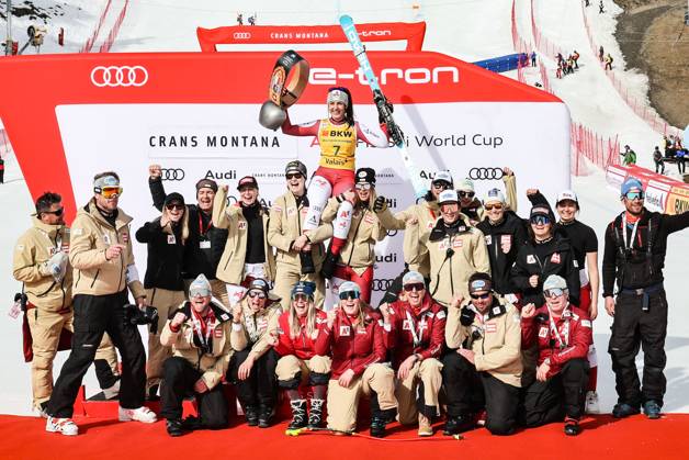 Bilder des Jahres 2024, Sport 02 Feburar Sport Themen der Woche KW07 Sport Bilder des Tages ALPINE SKIING - FIS WC Crans Montana CRANS MONTANA,SWITZERLAND,18.FEB.24 - ALPINE SKIING - FIS World Cup, Super G, ladies, award ceremony. Image shows the rejoicing of Stephanie Venier (AUT) and team AUT. GEPAxpictures xWolfgangxGrebien