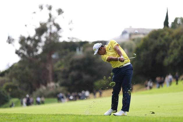 February 18, 2024, Pacific Palisades, California, USA: HIDEKI MATSUYAMA hits from the fairway on 18th hole during the final round of The Genesis Invitational at Riviera Country Club in Pacific Palisades, California. Pacific Palisades USA - ZUMAt158 20240218_zsp_t158_012 Copyright: xBrentonxTsex