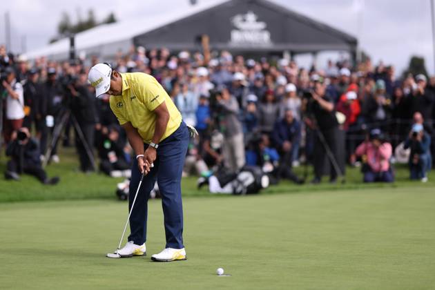 February 18, 2024, Pacific Palisades, California, USA: HIDEKI MATSUYAMA putts on the 18th hole during the final round of The Genesis Invitational at Riviera Country Club in Pacific Palisades, California. Pacific Palisades USA - ZUMAt158 20240218_zsp_t158_061 Copyright: xBrentonxTsex