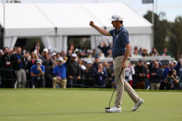 February 18, 2024, Pacific Palisades, California, USA: J.T. Poston celebrates after making a long putt on the 18th green during the final round of The Genesis Invitational at Riviera Country Club in Pacific Palisades, California. Pacific Palisades USA - ZUMAt158 20240218_zsp_t158_068 Copyright: xBrentonxTsex