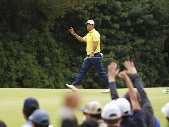 Golf: Genesis Invitational Japan s Hideki Matsuyama acknowledges the crowd after making a long birdie putt on the 12th hole during the final round of the Genesis Invitational golf tournament at Riviera Country Club in Pacific Palisades, California, on Feb. 18, 2024.  A14AA0002482326P