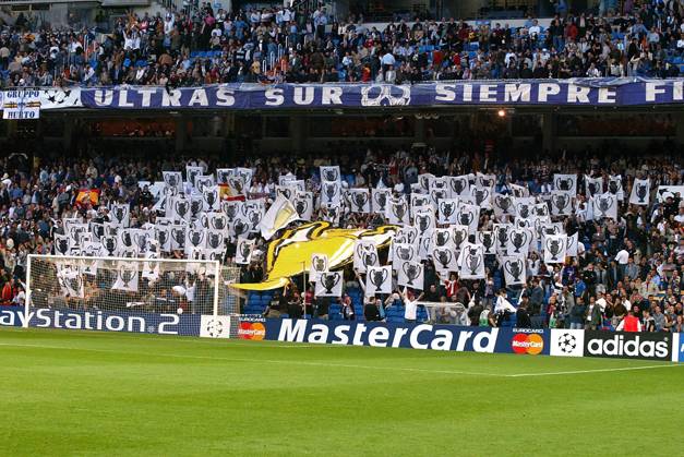 Onderwerp Subject: Real Madrid (3-1) Champions League Reklame: Club Team Country: Real Madrid Seizoen Season: 2002 2003 FOTO PHOTO: Real Madrid s stadium SANTIAGO BERNABEU supporters MADRID ESP Content not available for redistribution in The Netherlands directly or indirectly through any third parties. Copyright: xBSRxAgencyx 03190408E8DA3557