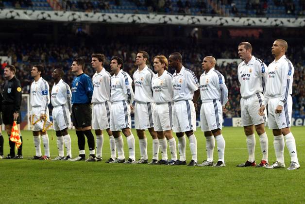 Onderwerp Subject: Real Madrid Champions League Reklame: Club Team Country: Real Madrid Seizoen Season: 2002 2003 FOTO PHOTO: Real Madrid s RAUL , Claude MAKELELE , goalkeeper Iker CASILLAS , Francisco PAVON , Luis FIGO , Ivan HELGUERA , Michel SALGADO , Flavio CONCEICAO , Roberto CARLOS , Zinedine ZIDANE , RONALDO before the match MADRID ESP Content not available for redistribution in The Netherlands directly or indirectly through any third parties. Copyright: xBSRxAgencyx 03190219E8DA2233