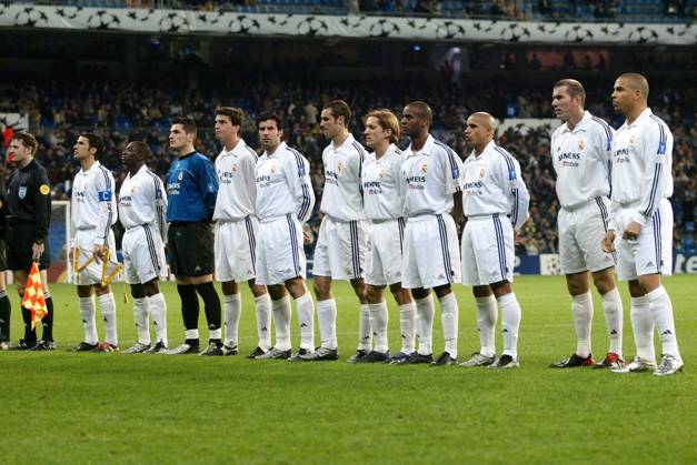 Onderwerp Subject: Real Madrid Champions League Reklame: Club Team Country: Real Madrid Seizoen Season: 2002 2003 FOTO PHOTO: Real Madrid s RAUL , Claude MAKELELE , goalkeeper Iker CASILLAS , Francisco PAVON , Luis FIGO , Ivan HELGUERA , Michel SALGADO , Flavio CONCEICAO , Roberto CARLOS , Zinedine ZIDANE , RONALDO before the match MADRID ESP Content not available for redistribution in The Netherlands directly or indirectly through any third parties. Copyright: xBSRxAgencyx 03190219E8DA2227