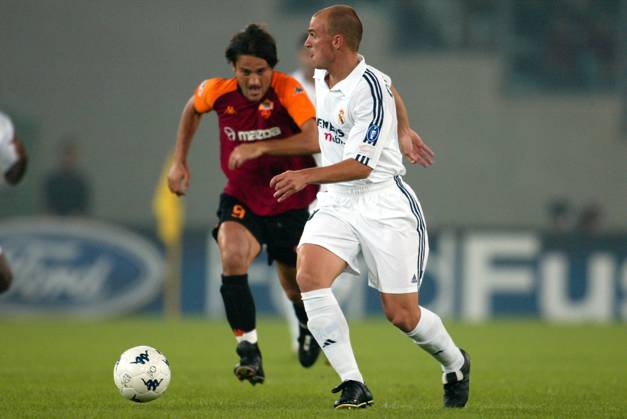 Onderwerp Subject: Real Madrid Champions League Club Team Country: Real Madrid Seizoen Season: 2002 2003 FOTO PHOTO: Real Madrid s Esteban CAMBIASSO ROME ITA Content not available for redistribution in The Netherlands directly or indirectly through any third parties. Copyright: xBSRxAgencyx 02190917362C6204