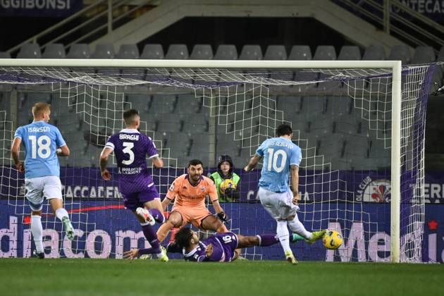 Foto Massimo Paolone LaPresse 26 Febbraio 2024 - Firenze, Italia - calcio - Fiorentina vs Lazio - Campionato italiano di calcio Serie A TIM 2023 2024 - Stadio Artemio Franchi. Nella foto: Luis Alberto (SS Lazio) esulta dopo aver realizzato il gol 0-1 February 26, 2024 Florence, Italy - sport, calcio - Fiorentina vs Lazio - Italian Serie A Football Championship 2023 2024 - Artemio Franchi Stadium. In the pic: Luis Alberto (SS Lazio) celebrates after scoring goal 0-1 Copyright: xMassimoxPaolone LaPressex