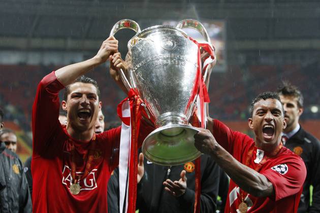 Onderwerp Subject: Manchester United, ManU Champions League final Reklame: Club Team Country: Manchester United - Chelsea Seizoen Season: 2007 2008 FOTO PHOTO: Manchester United s Cristiano RONALDO (L) and NANI (R) celebrating with trophy MOSCOW RUS Content not available for redistribution in The Netherlands directly or indirectly through any third parties. Copyright: xBSRxAgencyx 08690521