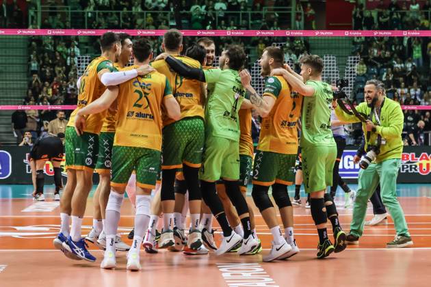Tauron Polish Mens Volleyball Cup 2024 - final - Jastrzebski Wegiel vs Aluron CMC Warta Zawiercie 03.03.2024 Krakow (Cracow) Poland, Voleyball (siatkowka), Tauron Polish Mens Volleyball Cup - final (TAURON Puchar Polski Mezczyzn 2024), Sezon (Season) 2024, Jastrzebski Wegiel - Aluron CMC Warta Zawiercie op: Aluron CMC Warta Zawiercie - win celebraion celebracja zwyciestwa) Copyright: xKonradxSwieradx 128A7728