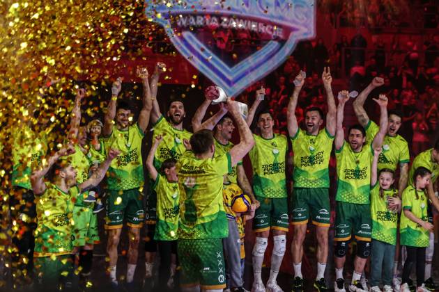 Tauron Polish Mens Volleyball Cup 2024 - final - Jastrzebski Wegiel vs Aluron CMC Warta Zawiercie 03.03.2024 Krakow (Cracow) Poland, Voleyball (siatkowka), Tauron Polish Mens Volleyball Cup - final (TAURON Puchar Polski Mezczyzn 2024), Sezon (Season) 2024, Jastrzebski Wegiel - Aluron CMC Warta Zawiercie op: Aluron CMC Warta Zawiercie - win celebraion celebracja zwyciestwa) Copyright: xKonradxSwieradx 128A8033