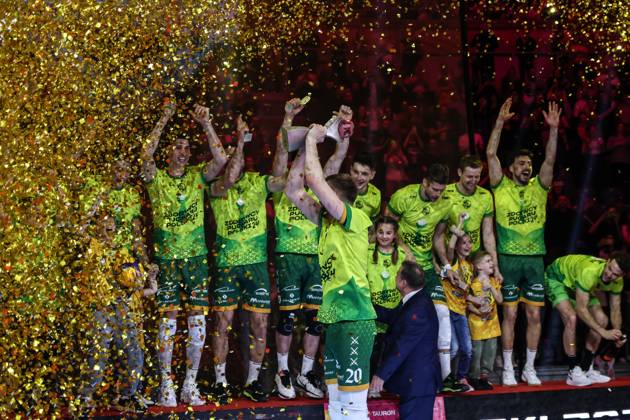 Tauron Polish Mens Volleyball Cup 2024 - final - Jastrzebski Wegiel vs Aluron CMC Warta Zawiercie 03.03.2024 Krakow (Cracow) Poland, Voleyball (siatkowka), Tauron Polish Mens Volleyball Cup - final (TAURON Puchar Polski Mezczyzn 2024), Sezon (Season) 2024, Jastrzebski Wegiel - Aluron CMC Warta Zawiercie op: Aluron CMC Warta Zawiercie - win celebraion celebracja zwyciestwa) Copyright: xKonradxSwieradx 128A8051