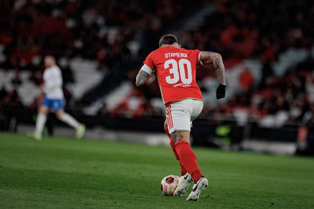 Nicolas Otamendi during UEFA Europa League 23 24 game between SL Benfica and Rangers FC at Estadio Da Luz, Lisbon, Portugal. (Maciej Rogowski) Lisbon Estadio Da Luz Portugal Copyright: xMaciejxRogowskix slbrangersfull-42