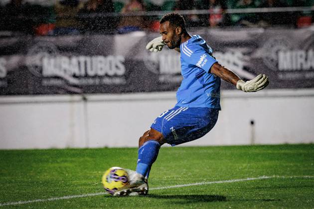 Ricardo Batista during Liga Portugal 23 24 game between CF Estrela Amadora and Casa Pia AC at Estadio Jose Gomes, Amadora, Lisbon, Portugal. (Maciej Rogowski) Lisbon Estadio Jose Gomes Portugal Copyright: xMaciejxRogowskix estrela-casapiafull-16