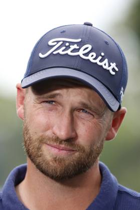 PONTE VEDRA BEACH, FL - MARCH 15: PGA, Golf Herren golfer Wyndham Clark does a tv interview after completing his second round during The Players Championship on March 15, 2024, at TPC Sawgrass in Ponte Vedra Beach, Florida. (Photo by Brian Spurlock Icon Sportswire) GOLF: MAR 15 PGA THE PLAYERS Championship EDITORIAL USE ONLY Icon24031511