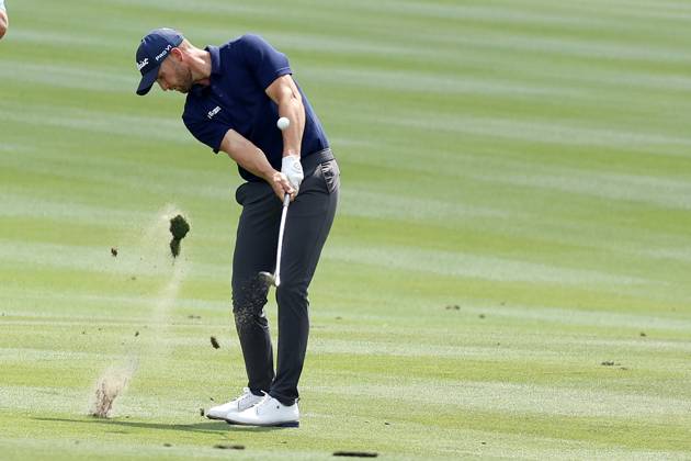 PONTE VEDRA BEACH, FL - MARCH 15: PGA, Golf Herren golfer Wyndham Clark hits an approach shot from the fairway on the 9th hole during The Players Championship on March 15, 2024, at TPC Sawgrass in Ponte Vedra Beach, Florida. (Photo by Brian Spurlock Icon Sportswire) GOLF: MAR 15 PGA THE PLAYERS Championship EDITORIAL USE ONLY Icon2403156