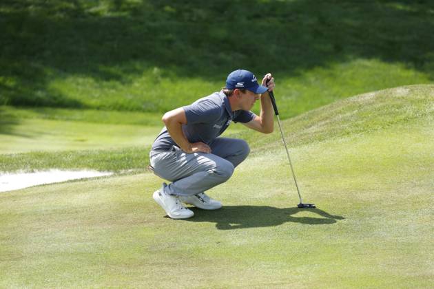 PONTE VEDRA BEACH, FL - MARCH 15: PGA, Golf Herren golfer Matt Fitzpatrick lines up his putt on the 9th hole during The Players Championship on March 15, 2024, at TPC Sawgrass in Ponte Vedra Beach, Florida. (Photo by Brian Spurlock Icon Sportswire) GOLF: MAR 15 PGA THE PLAYERS Championship EDITORIAL USE ONLY Icon24031522