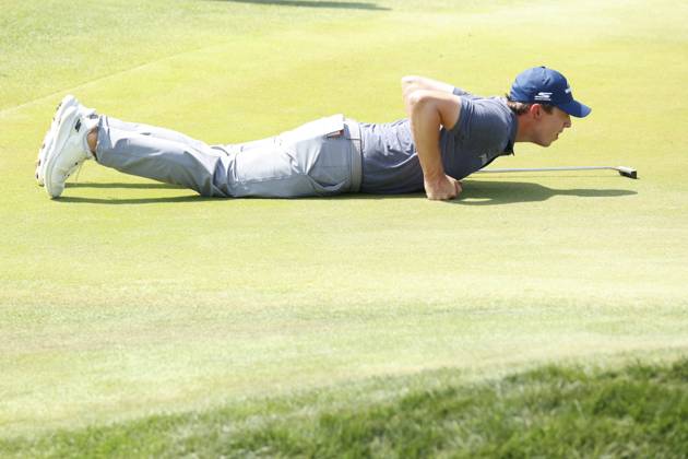 PONTE VEDRA BEACH, FL - MARCH 15: PGA, Golf Herren golfer Matt Fitzpatrick lines up his putt on the 9th hole during The Players Championship on March 15, 2024, at TPC Sawgrass in Ponte Vedra Beach, Florida. (Photo by Brian Spurlock Icon Sportswire) GOLF: MAR 15 PGA THE PLAYERS Championship EDITORIAL USE ONLY Icon24031523