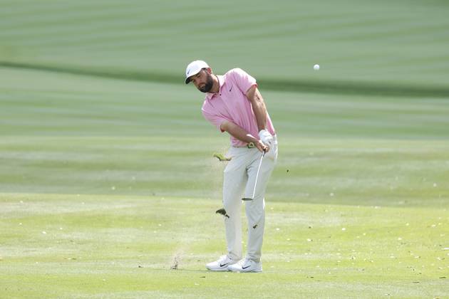 PONTE VEDRA BEACH, FL - MARCH 15: PGA, Golf Herren golfer Scottie Scheffler hits out of the fairway on the 9th hole during The Players Championship on March 15, 2024, at TPC Sawgrass in Ponte Vedra Beach, Florida. (Photo by Brian Spurlock Icon Sportswire) GOLF: MAR 15 PGA THE PLAYERS Championship EDITORIAL USE ONLY Icon24031531