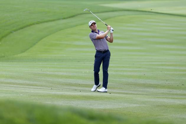PONTE VEDRA BEACH, FL - MARCH 15: PGA, Golf Herren golfer Justin Thomas hits an iron shot on the 9th hole during The Players Championship on March 15, 2024, at TPC Sawgrass in Ponte Vedra Beach, Florida. (Photo by Brian Spurlock Icon Sportswire) GOLF: MAR 15 PGA THE PLAYERS Championship EDITORIAL USE ONLY Icon24031535