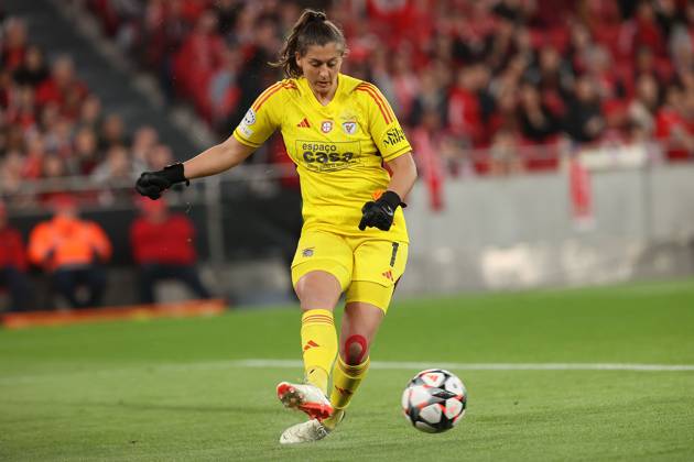Lisbon, Portugal, Tuesday 19 March 2024 UEFA Women s Champions League 2023 24 1 4 Final SL Benfica Olympique Lyon, Lena Pauels SL Benfica on the ball, cropped image, single image, full body, action, action, game scene Copyright: JoaquimxFerreira
