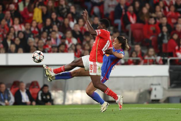 Lisbon, Portugal, Tuesday 19 March 2024 UEFA Women s Champions League 2023 24 1 4 Final SL Benfica Olympique Lyon, Christy Ucheibe SL Benfica , Delphine Cascarino Olympique Lyon , duel, action, action, battles for the ball Copyright: JoaquimxFerreira