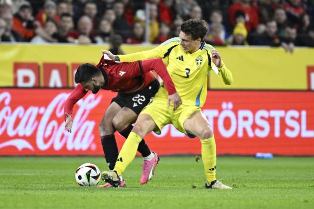 STOCKHOLM , SWEDEN 20240325 Swedens Victor Nilsson Lindelöf right and Albanias Armando Broja during Mondays international football match between Sweden and Albania at Friends Arena STOCKHOLM SWEDEN x10070x  Copyright: xJessicaxGow TTx LANDSKAMP SVERIGE-ALBANIEN