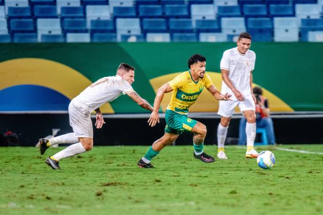 Cuiabá x Brasiliense CUIABÁ, MT - 27.03.2024: CUIABÁ X BRASILIENSE - Copa Verde: Cuiabá beats Brasiliense Playing at Arena Pantanal, Cuiabá repeated the score from the first game, and beat Brasiliense 4-1, on Wednesday night (27), in the return game of the quarter-finals of the Cup Green. Dourado& 39;s goals were scored by Raylan, Max, Eliel and Igor Morais (own goal). Gabriel Pedra decreased for Jacaré. Cuiabá& 39;s opponent in the semifinals of the regional competition will be Vila Nova-GO. (Photo: Francisco Alves Fotoarena) x2515621x FranciscoxAlves