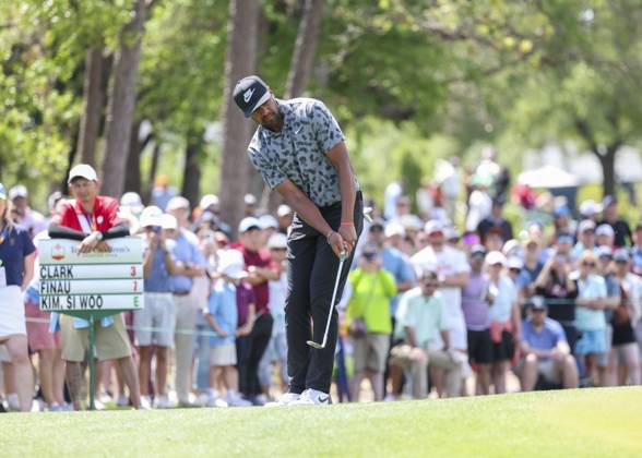 HOUSTON, TX - MARCH 29: Tony Finau (USA) watches his putt on 8 during Round 2 of the PGA, Golf Herren Texas Children™s Houston Open at Memorial Park Golf Course on March 29, 2024 in Houston, Texas. (Photo by Leslie Plaza Johnson Icon Sportswire) GOLF: NOV 10 PGA Cadence Bank Houston Open EDITORIAL USE ONLY Icon2403290042
