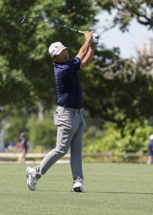 HOUSTON, TX - MARCH 29: Chan Kim (USA) watches his approach shot on 8 during Round 2 of the PGA, Golf Herren Texas Children™s Houston Open at Memorial Park Golf Course on March 29, 2024 in Houston, Texas. (Photo by Leslie Plaza Johnson Icon Sportswire) GOLF: NOV 10 PGA Cadence Bank Houston Open EDITORIAL USE ONLY Icon2403290352