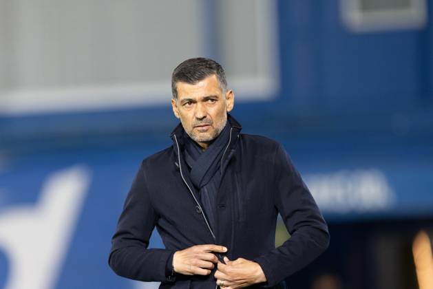 Sergio Conceicao during Liga Portugal game between GD Estoril Praia and FC Porto at Estadio Antonio Coimbra da Mota, Estoril, Lisbon, Portugal. (Maciej Rogowski) Lisbon Estadio Antonio Coimbra da Mota Portugal Copyright: xMaciejxRogowskix gdepfcp-1