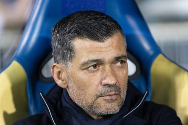 Sergio Conceicao during Liga Portugal game between GD Estoril Praia and FC Porto at Estadio Antonio Coimbra da Mota, Estoril, Lisbon, Portugal. (Maciej Rogowski) Lisbon Estadio Antonio Coimbra da Mota Portugal Copyright: xMaciejxRogowskix gdepfcp-2