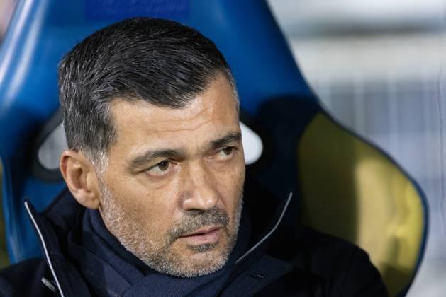 Sergio Conceicao during Liga Portugal game between GD Estoril Praia and FC Porto at Estadio Antonio Coimbra da Mota, Estoril, Lisbon, Portugal. (Maciej Rogowski) Lisbon Estadio Antonio Coimbra da Mota Portugal Copyright: xMaciejxRogowskix gdepfcp-3