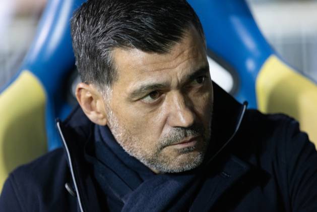 Sergio Conceicao during Liga Portugal game between GD Estoril Praia and FC Porto at Estadio Antonio Coimbra da Mota, Estoril, Lisbon, Portugal. (Maciej Rogowski) Lisbon Estadio Antonio Coimbra da Mota Portugal Copyright: xMaciejxRogowskix gdepfcp-4