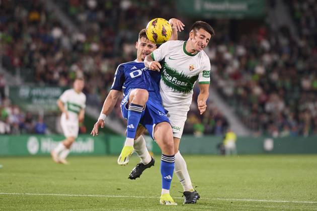 LaLiga Hypermotion, Elche CF v Real Oviedo ELCHE, SPAIN - APRIL 5: Francisco Mascarenha Centre-Forward of Real Oviedo competes for the ball with Nico Fernandez Left-Back of Elche CF during the LaLiga Hypermotion match between Elche CF and Real Oviedo at Manuel Martinez Valero Stadium, on April 5, 2024 in Elche, Spain. (Photo By Francisco Macia Photo Players Images) Elche Estadio Manuel Martinez Valero Alicante Spain Copyright: xFranciscoxMacia PhotoxPlayersxImagesx