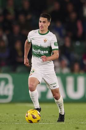 LaLiga Hypermotion, Elche CF v Real Oviedo ELCHE, SPAIN - APRIL 5: Arnau Puigmal Central Midfield of Elche CF runs with the ball during the LaLiga Hypermotion match between Elche CF and Real Oviedo at Manuel Martinez Valero Stadium, on April 5, 2024 in Elche, Spain. (Photo By Francisco Macia Photo Players Images) Elche Estadio Manuel Martinez Valero Alicante Spain Copyright: xFranciscoxMacia PhotoxPlayersxImagesx