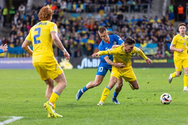 WROCLAW 26.03.2024 FINALOWY MECZ BARAZOWY ELIMINACJE DO MISTRZOSTW EUROPY 2024: UKRAINA - ISLANDIA --- UEFA EURO, EM, Europameisterschaft,Fussball 2024 QUALIFICATION FINAL PLAY-OFF MATCH IN WROCLAW: UKRAINE - ISLAND nz ALBERT GUDMUNDSSON GEORGY SUDAKOV FOT. ERNEST KOLODZIEJ 400mm.pl NEWSPIX.PL --- Newspix.pl 20240326_KOL1744