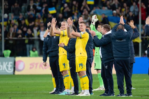 WROCLAW 26.03.2024 FINALOWY MECZ BARAZOWY ELIMINACJE DO MISTRZOSTW EUROPY 2024: UKRAINA - ISLANDIA --- UEFA EURO, EM, Europameisterschaft,Fussball 2024 QUALIFICATION FINAL PLAY-OFF MATCH: UKRIANE - ICELAND Maksym Talovierov , Volodymyr Brazhko , radosc po wygranym meczu , joy after win match FOT. PAWEL LIPNICKI 400mm.pl NEWSPIX.PL --- Newspix.pl WI3_4206