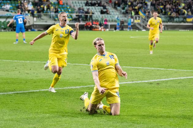 WROCLAW 26.03.2024 FINALOWY MECZ BARAZOWY ELIMINACJE DO MISTRZOSTW EUROPY 2024: UKRAINA - ISLANDIA --- UEFA EURO, EM, Europameisterschaft,Fussball 2024 QUALIFICATION FINAL PLAY-OFF MATCH: UKRIANE - ICELAND Oleksandr Zinchenko , Mykhailo Mudryk , radosc po zdobyciu bramki , joy after goal FOT. PAWEL LIPNICKI 400mm.pl NEWSPIX.PL --- Newspix.pl WI9_8641
