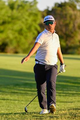 SAN ANTONIO, TX - APRIL 05: Ryo Hisatsune (JPN) reacts to his second shot on 8 during Rd2 of the Valero Texas Open at TPC San Antonio (Oaks Course) on April 5, 2024, in San Antonio, Texas. (Photo by Ken Murray Icon Sportswire) GOLF: APR 05 PGA, Golf Herren Valero Texas Open EDITORIAL USE ONLY Icon2404050722