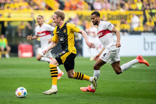1 Soccer Bundesliga 28 Matchday Borussia Dortmund VfB Stuttgart 06 04 2024 Julian Brandt Borussia Dortmund, 19 in duel with Joshua Vagnoman VfB Stuttgart, 4 1 Soccer Bundesliga 28 Matchday Borussia Dortmund VfB Stuttgart Signal Iduna Park, Dortmund 06 04 2024 Copyright: xBEAUTIFULxSPORTS Buriakovx