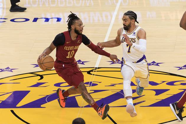 April 6, 2024, Los Angeles, California, USA: Gabe Vincent 7 of the Los Angeles Lakers defends against Darius Garland 10 of the Cleveland Cavaliers during their NBA, Basketball Herren, USA game on Saturday April 6, 2024 at Crypto.com Arena in Los Angeles, California. JAVIER ROJAS PI Los Angeles USA - ZUMAp124 20240406_zaa_p124_029 Copyright: xJavierxRojasx