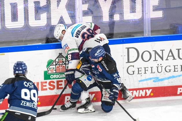 Straubing Tigers vs Grizzlys Wolfsburg, Ice Hockey, German Ice Hockey League, Penny DEL, Matchday 3 Playoffs Quarterfinals, Season 2022 2023, 19 03 2023 Marcel Brandt Straubing Tigers at the boards with Yannick Veilleux Eisbären Eisbaeren Berlin , Ice Hockey Men, German Ice Hockey League, Penny DEL, PlayOffs Semi-Final, Matchday 4, Season 2023 2024 on 07 04 2024 at the Eisstadion am Pulverturm, Straubing Tigers blue against Eisbären Eisbaeren Berlin white