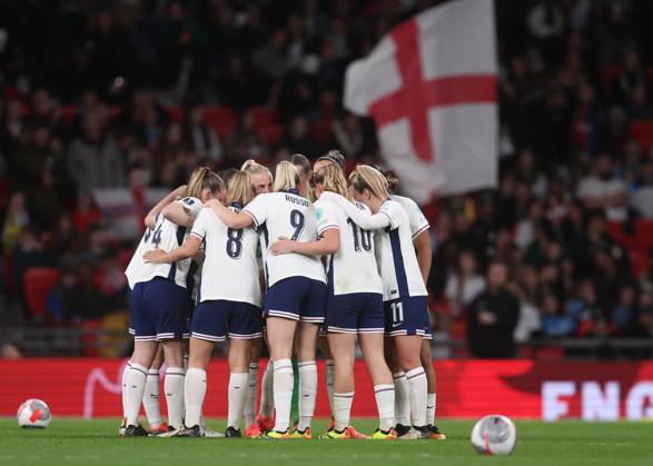 London, England, 5th April 2024.The England team huddle during the UEFA Women s European Qualifier match at Wembley Stadium, London. Picture: Paul Terry Sportimage EDITORIAL USE ONLY. No use with unauthorised audio, video, data, fixture lists, club league logos or live services. Online in-match use limited to 120 images, no video emulation. No use in betting, games or single club league player publications. SPI-3058-0113