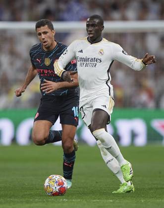 2024-04-09 Real Madrid CF v Manchester City - Quarter-final First Leg - UEFA Champions League 2023 24 MADRID, SPAIN - APRIL 9: Ferland Mendy of Real Madrid CF competes for the ball with Rodri of Manchester City during the Quarter-final First Leg - UEFA Champions League match between Real Madrid CF and Manchester City at Estadio Santiago Bernabeu on April 9, 2024 in Madrid, Spain. (Photo by Pablo Morano BSR Agency) Madrid Spain Content not available for redistribution in The Netherlands directly or indirectly through any third parties. Copyright: xBSRxAgencyx