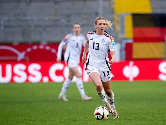 Elisa Senß Germany, 13 on the ball, GER, Germany GER vs Iceland ISL , UEFA Womens Qualifier Euro 2025, National Team, League A, Group 4, Matchday 2, 09 04 2024 GER, Germany vs Iceland, UEFA Womens Qualifier Euro 2025, National Team, League A, Group 4, Matchday 2, 09 04 2024 Aachen Copyright: xEibner-Pressefoto Memmlerx EP_MMR