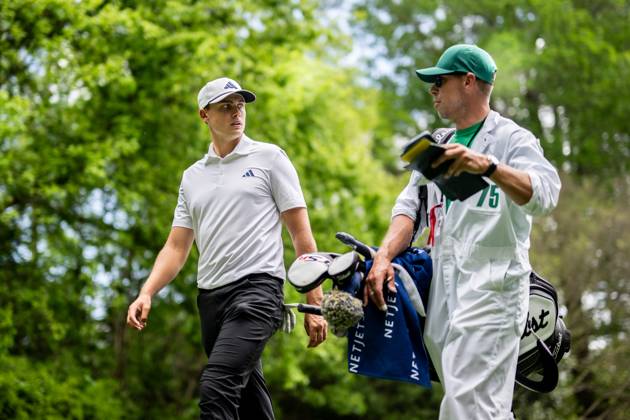 240410 Ludvig Aberg of Sweden with his caddie Joe Skovron during a practice round prior to the 2024 Masters Golf Tournament on April 10, 2024 in Augusta Photo Petter Arvidson BILDBYRAN kod PA PA0791 bbeng golf masters the masters Augusta us masters sverige  Copyright: PETTERxARVIDSON BB240410PA053