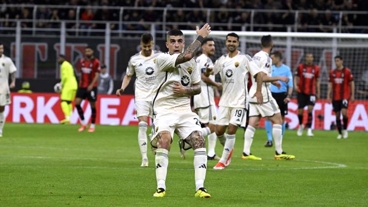 Foto IPP Paolo Bona Milano 11 04 2024 UEFA Europa League di Calcio stagione 2023 2024 partita Milan-Roma Nella foto Gianluca Mancini esulta dopo il gol del 0-1 Italy Photo Press Worldwide Copyright italy Italy ITALY Copyright: xR4924_italyphotopressx