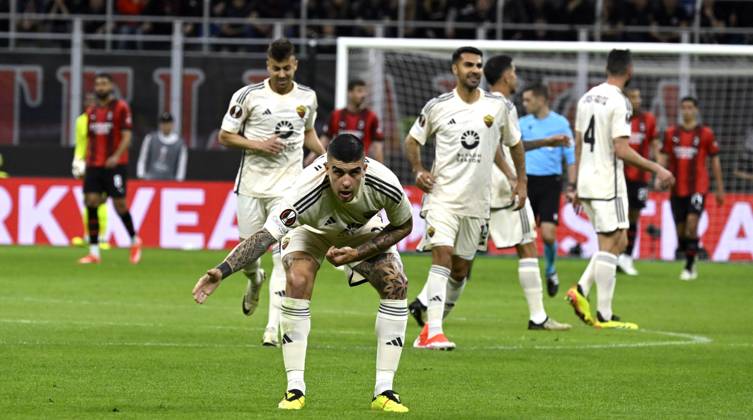Foto IPP Paolo Bona Milano 11 04 2024 UEFA Europa League di Calcio stagione 2023 2024 partita Milan-Roma Nella foto Gianluca Mancini esulta dopo il gol del 0-1 Italy Photo Press Worldwide Copyright italy Italy ITALY Copyright: xR4924_italyphotopressx